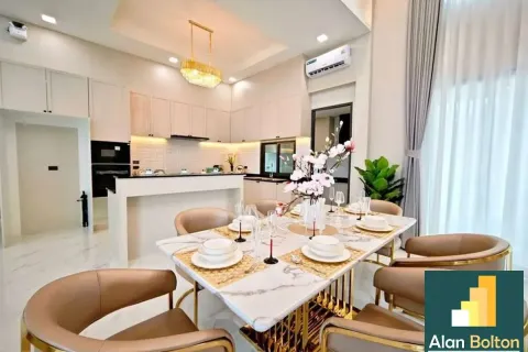 Casa de 4 dormitorios en Pattaya, Tailandia № 211159 - foto 17