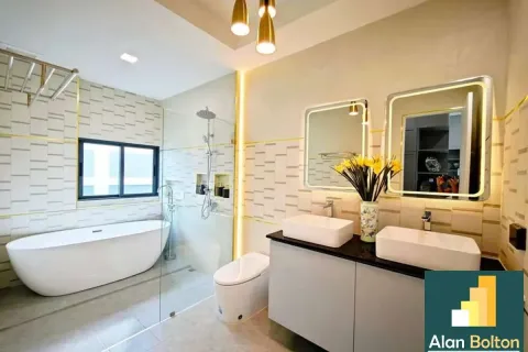 Casa de 4 dormitorios en Pattaya, Tailandia № 211159 - foto 4