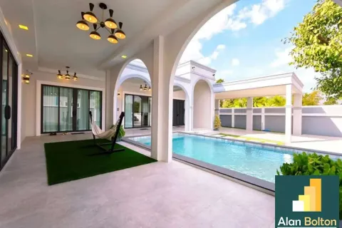 Casa de 4 dormitorios en Pattaya, Tailandia № 211159 - foto 15