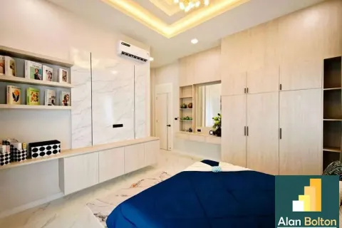 Casa de 4 dormitorios en Pattaya, Tailandia № 211159 - foto 6