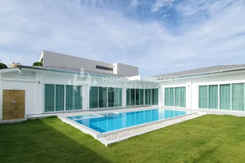 House on Nai Harn Beach, Thailand 3 bedrooms № 152518 - photo 1