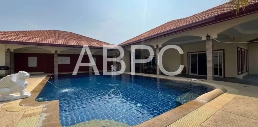Casa de 4 dormitorios en Pattaya, Tailandia № 211571