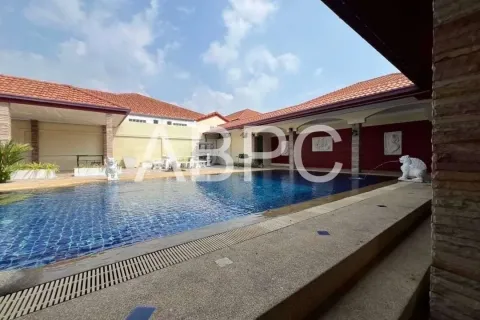 Casa de 4 dormitorios en Pattaya, Tailandia № 211571 - foto 14