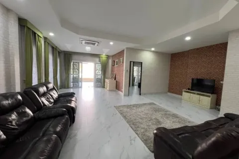 Casa de 4 dormitorios en Pattaya, Tailandia № 211571 - foto 18