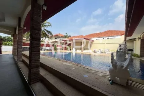 Casa de 4 dormitorios en Pattaya, Tailandia № 211571 - foto 13