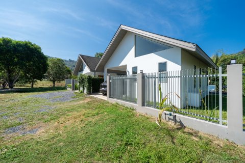 Villa in Phuket, Thailand 2 bedrooms № 138077 - photo 16