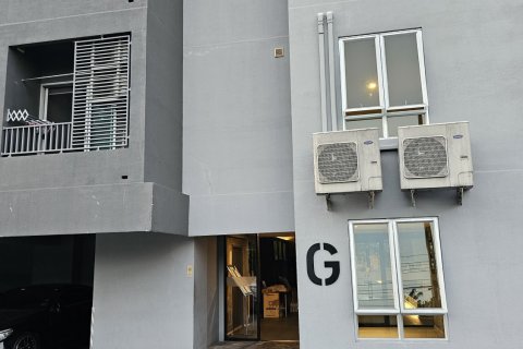 Condo in Chatuchak, Bangkok, Thailand, 2 bedrooms № 138072 - photo 1