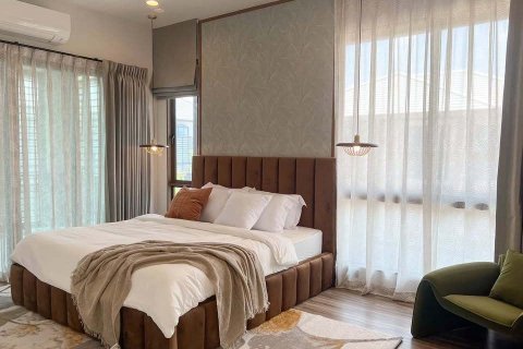 House in Bang Kapi, Bangkok, Thailand 4 bedrooms № 142514 - photo 9