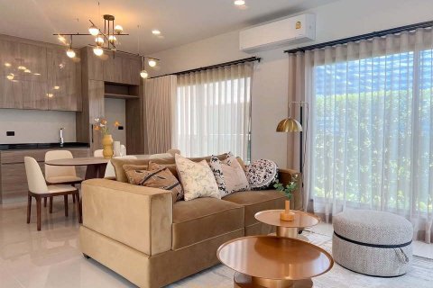 House in Bang Kapi, Bangkok, Thailand 4 bedrooms № 142514 - photo 3