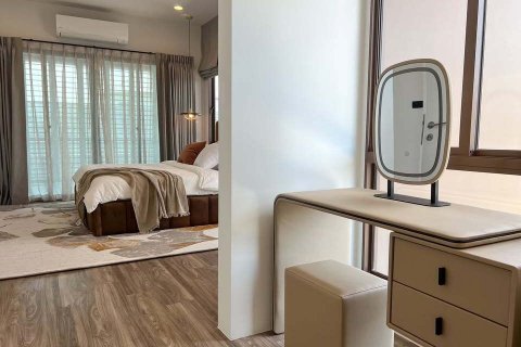 House in Bang Kapi, Bangkok, Thailand 4 bedrooms № 142514 - photo 12