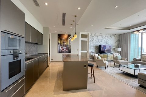 Condo in Bangkok, Thailand, 3 bedrooms  № 180441 - photo 2