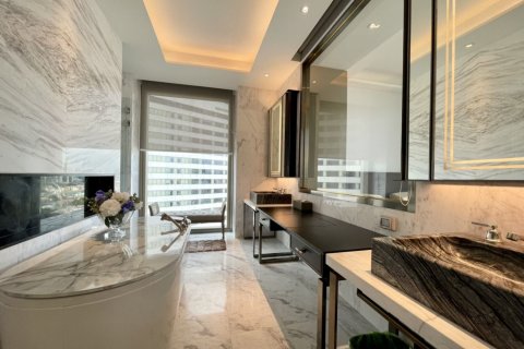 Condo in Bangkok, Thailand, 3 bedrooms  № 180441 - photo 12