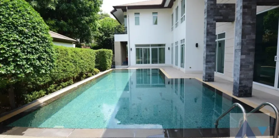 Haus in Bang Kapi, Bangkok, Thailand 5 Schlafzimmer № 215931