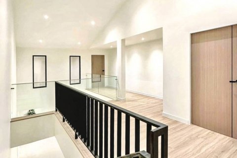 Дуплекс в Бангкоке, Таиланд с 3 спальнями  № 119021 - фото 5