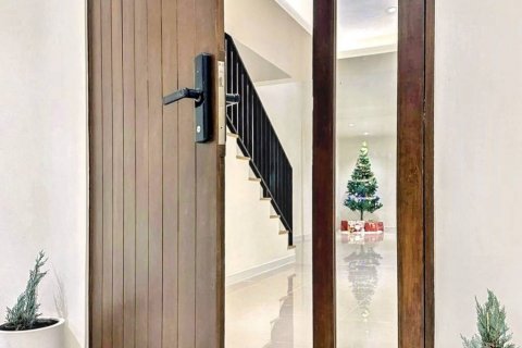 Дуплекс в Бангкоке, Таиланд с 3 спальнями  № 119021 - фото 10