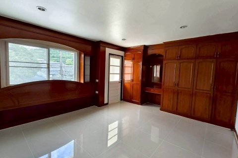 House in Phuket, Thailand 3 bedrooms № 154852 - photo 12