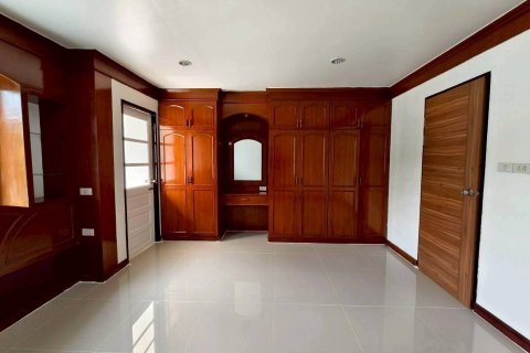 House in Phuket, Thailand 3 bedrooms № 154852 - photo 2