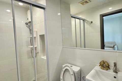 Studio dans le Condo à Watthana, Bangkok, Thaïlande  № 136523 - photo 8