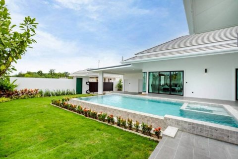 Villa in Hua Hin, Thailand 3 bedrooms № 114652 - photo 2