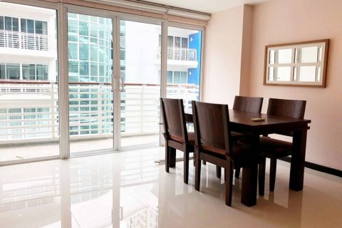 Condo in Bangkok, Thailand, 2 bedrooms  № 114655 - photo 2