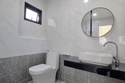 House in Phuket, Thailand 4 bedrooms № 152900 - photo 17