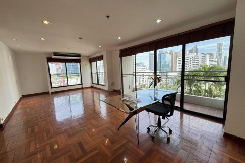 Condo à Khlong Toei, Bangkok, Thaïlande, 3 chambres  № 134404 - photo 1