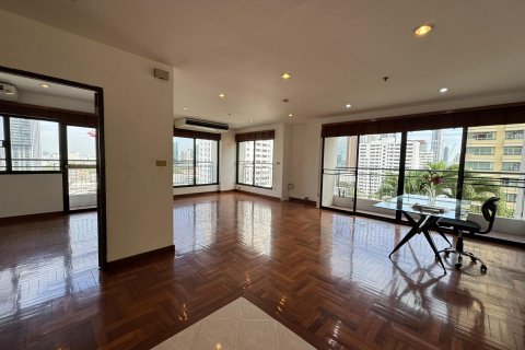 Condo à Khlong Toei, Bangkok, Thaïlande, 3 chambres  № 134404 - photo 2