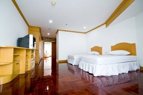 Condo in Watthana, Bangkok, Thailand, 3 bedrooms № 200513 - photo 2