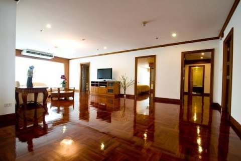Condo in Watthana, Bangkok, Thailand, 3 bedrooms № 200513 - photo 9