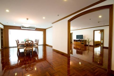 Condo in Watthana, Bangkok, Thailand, 3 bedrooms № 200513 - photo 6