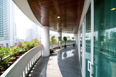 Condo in Watthana, Bangkok, Thailand, 3 bedrooms № 200513 - photo 5