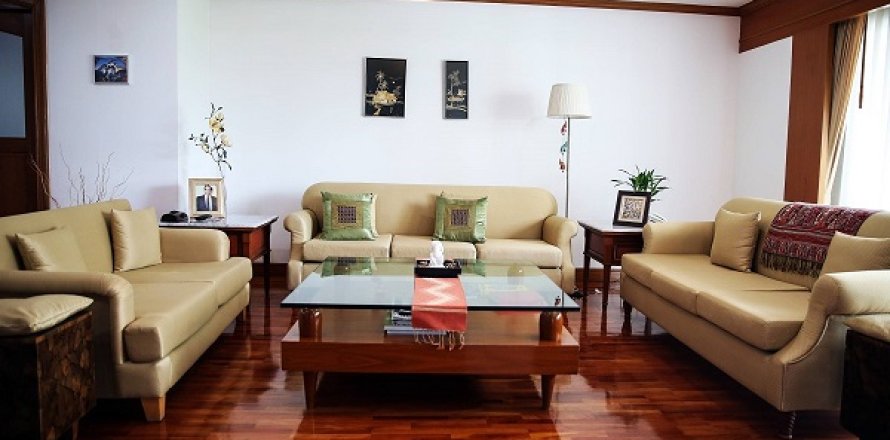 Condo in Watthana, Bangkok, Thailand, 3 bedrooms № 200513