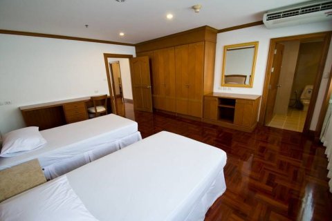 Condo in Watthana, Bangkok, Thailand, 3 bedrooms № 200513 - photo 4