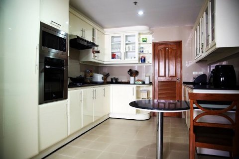 Condo in Watthana, Bangkok, Thailand, 3 bedrooms № 200513 - photo 8