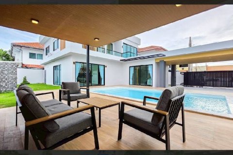 Villa in Pattaya, Thailand 5 bedrooms № 152666 - photo 3