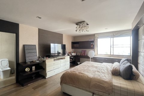 Condo in Watthana, Bangkok, Thailand, 3 bedrooms № 152025 - photo 14