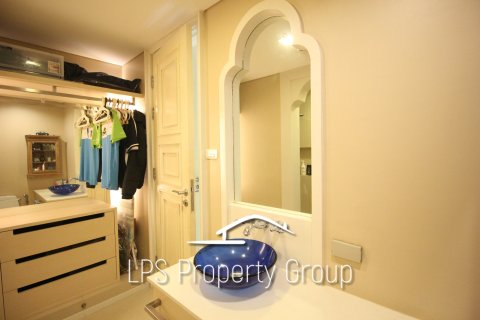 Condo in Hua Hin, Thailand, 1 bedroom  № 168833 - photo 27