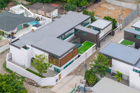 Villa in Pattaya, Thailand 6 bedrooms № 172276