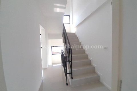 Townhouse in Nonthaburi, Thailand 3 bedrooms № 155112 - photo 12