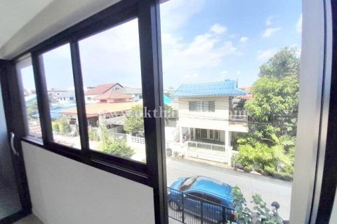 Townhouse in Nonthaburi, Thailand 3 bedrooms № 155112 - photo 11