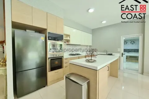 Casa de 3 dormitorios en Pattaya, Tailandia № 213201 - foto 3