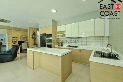 Casa de 3 dormitorios en Pattaya, Tailandia № 213201 - foto 16