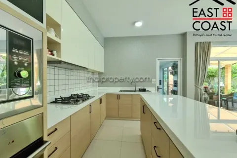 Casa de 3 dormitorios en Pattaya, Tailandia № 213201 - foto 17