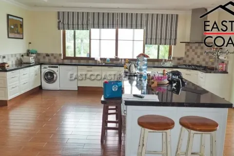 Casa de 4 dormitorios en Pattaya, Tailandia № 213203 - foto 10