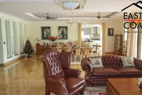 Casa de 4 dormitorios en Pattaya, Tailandia № 213203 - foto 7