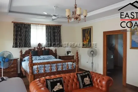 Casa de 4 dormitorios en Pattaya, Tailandia № 213203 - foto 21
