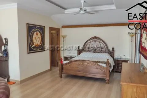 Casa de 4 dormitorios en Pattaya, Tailandia № 213203 - foto 16