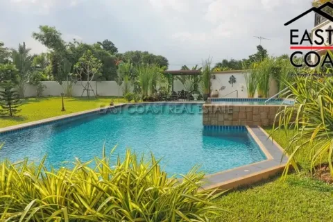 Casa de 4 dormitorios en Pattaya, Tailandia № 213203 - foto 4