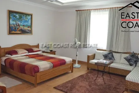 Casa de 4 dormitorios en Pattaya, Tailandia № 213203 - foto 18