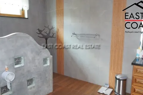 Casa de 4 dormitorios en Pattaya, Tailandia № 213204 - foto 23